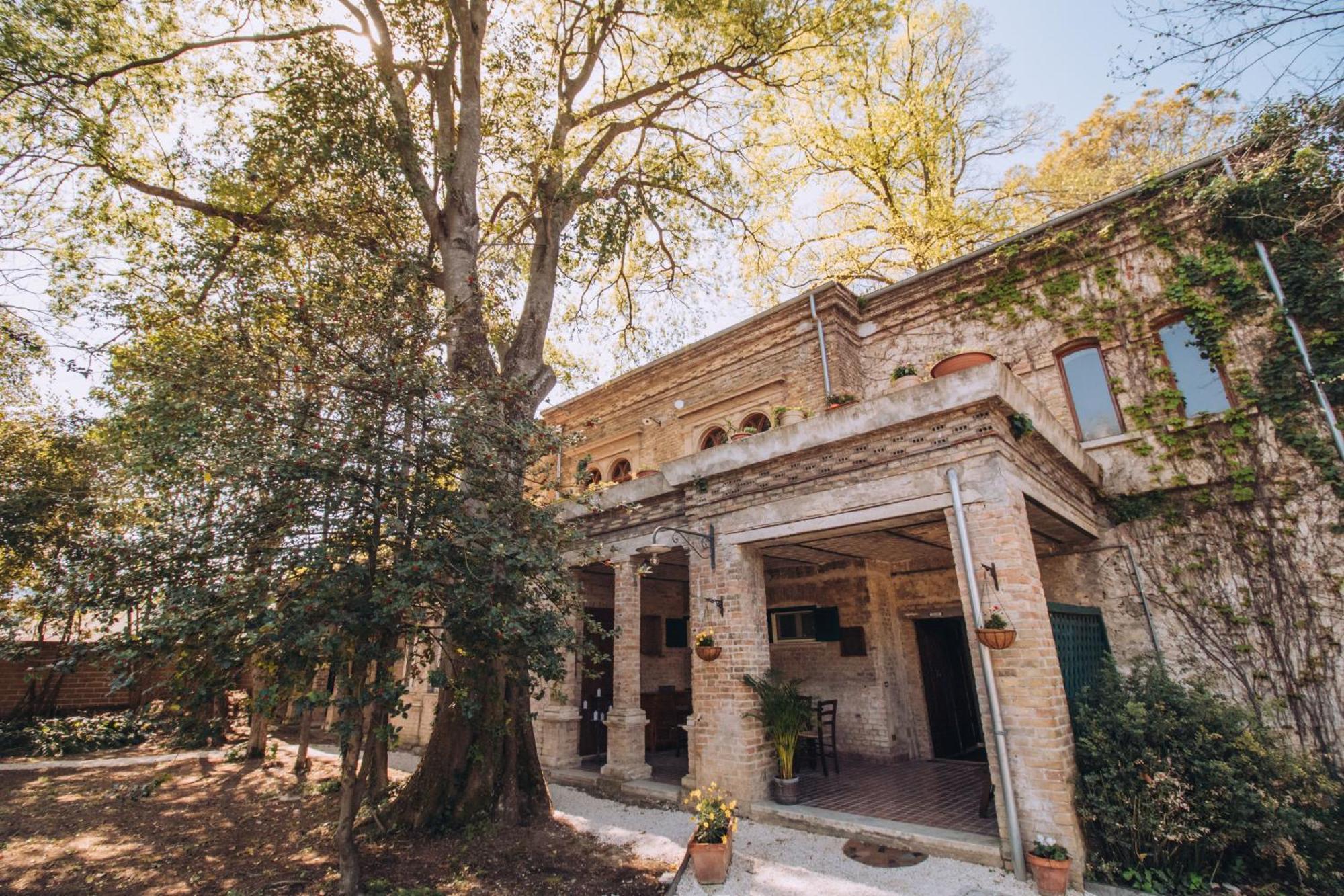 The Baron'S Estate Hotel Torre de' Passeri Exterior photo