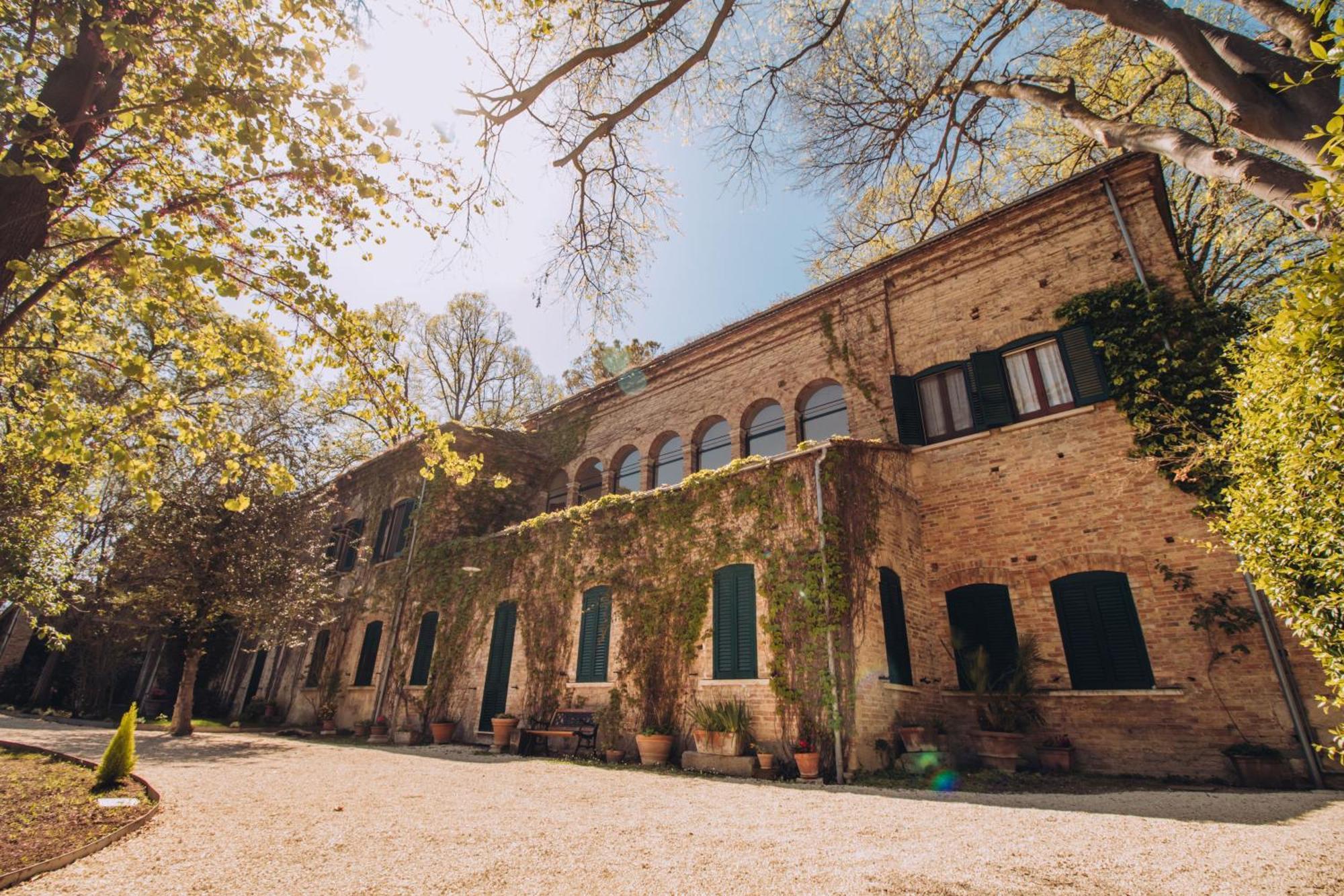 The Baron'S Estate Hotel Torre de' Passeri Exterior photo